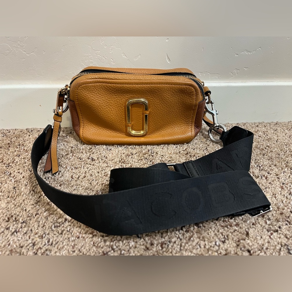 The Marc Jacobs The Softshot 21 Crossbody Bag Brown